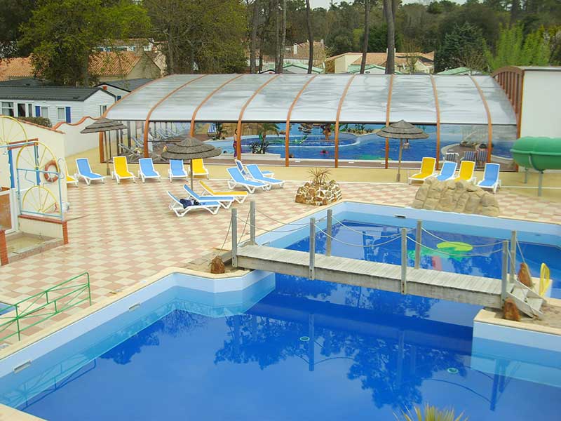 piscine du camping en bord de mer
