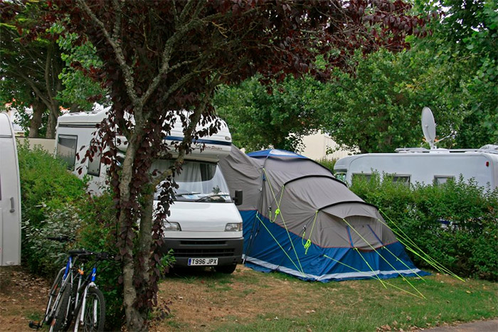Location avec un camping-car sur un emplacements en bord de mer sur la Vendée 