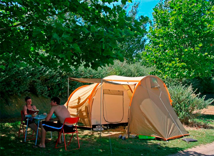 Location d'emplacement spacieux pour tente sur la Vendée 
